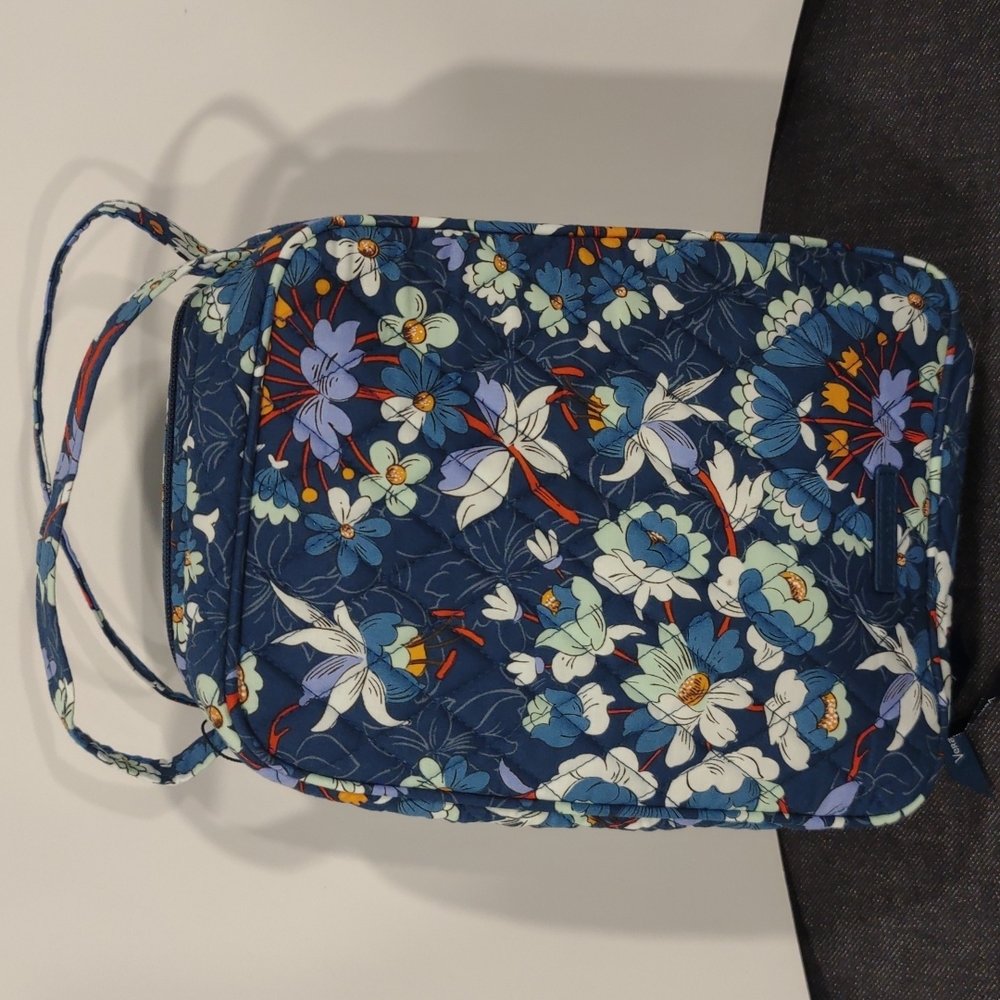 VERA BRADLEY LIGHTEN  UP LUNCH BAG - Picture 2 of 3
